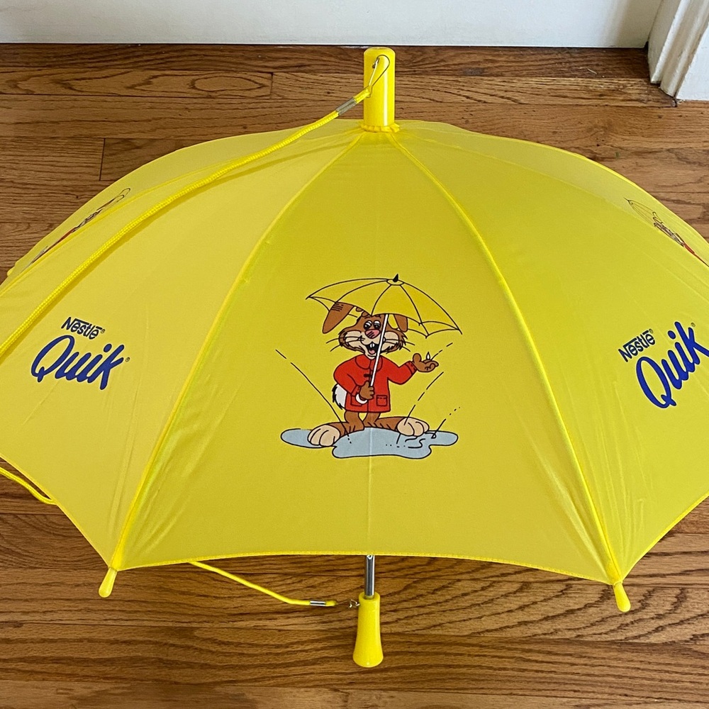 VTG Nestle Quick Rabbit Umbrellas NWT